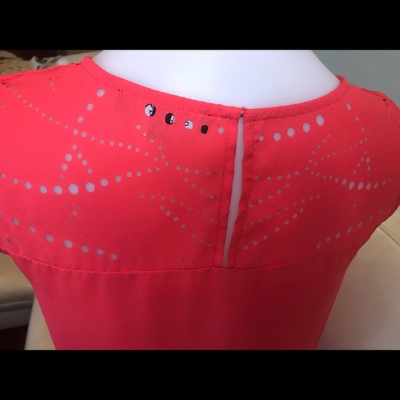 Vex Collection Red Sleeveless Blouse - Picture 6 of 10